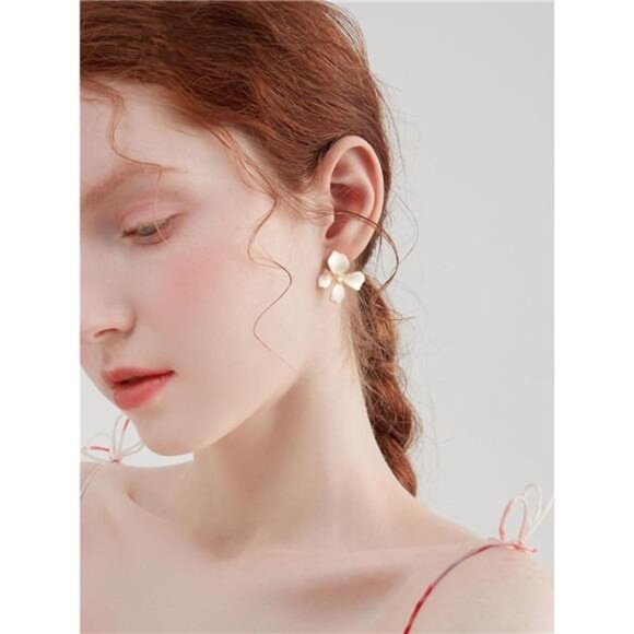 Pink Flower Dangle Earrings – Elegant Pearl-Embellished Design - Picture 4 of 5